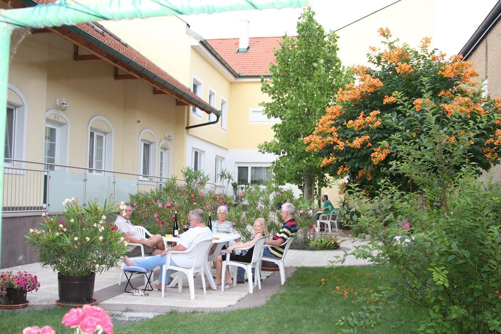 Pension & Weingut Storchenblick Illmitz Zewnętrze zdjęcie